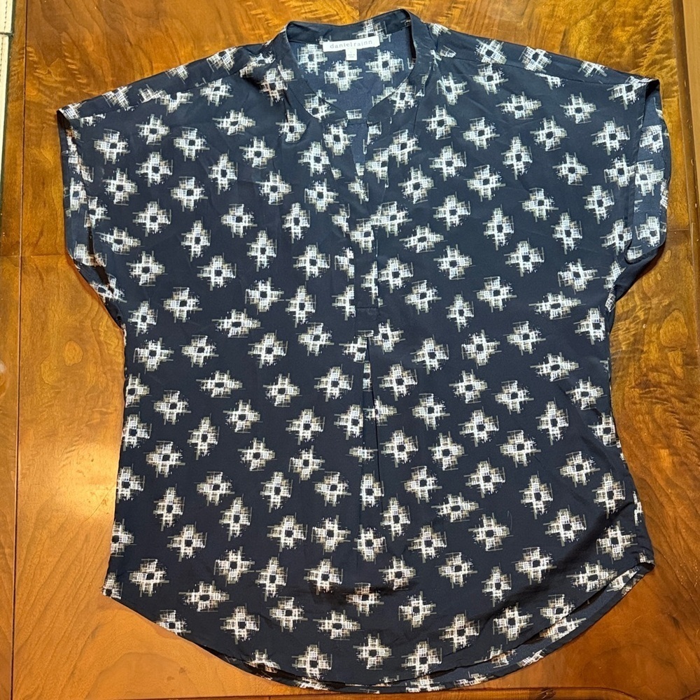 Daniel Rainn | Navy Geometric | Split Neck Blouse | Size L | Excellent